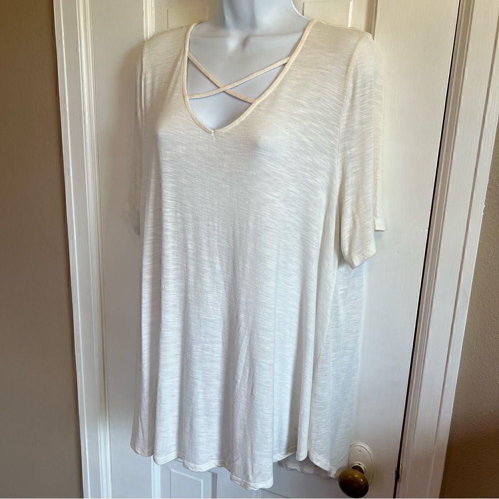 Maurices white t-Shirt - Picture 7 of 8